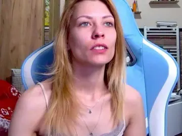 Karo131324  live sex cam