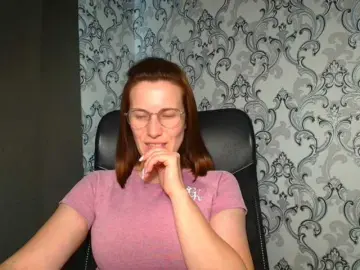 BellaKisss1  live sex cam