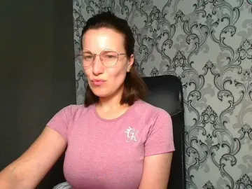 BellaKisss1  live sex cam