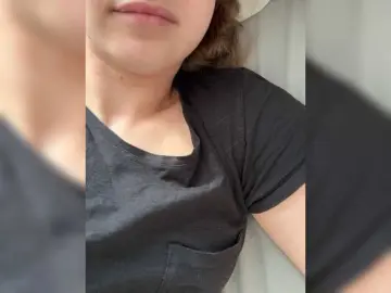 Eya-sea  live sex cam