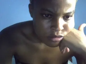 FreakyTrixie  live sex cam