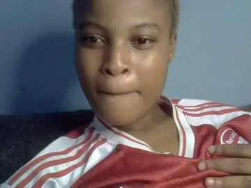 FreakyTrixie  live sex cam