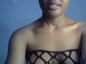 FreakyTrixie  live sex cam