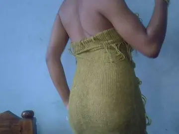 FreakyTrixie  live sex cam