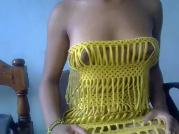 FreakyTrixie  live sex cam