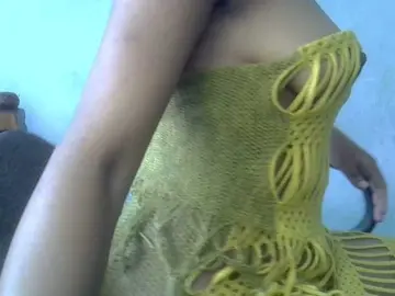 FreakyTrixie  live sex cam