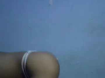 FreakyTrixie  live sex cam