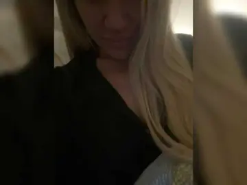 Larisa90  live sex cam