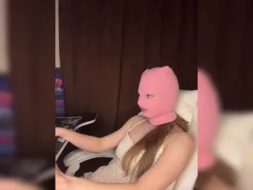 Moneto4ka  live sex cam