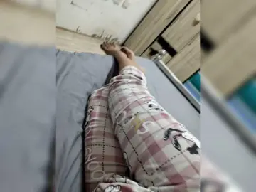 Rosearebluee  live sex cam