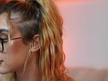 AileenKiss  live sex cam