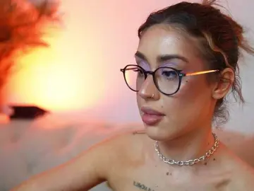AileenKiss  live sex cam