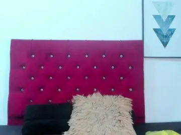 Holly-Sly  live sex cam