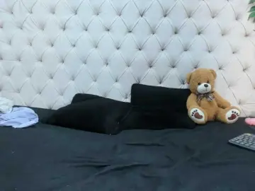 Holly-Sly  live sex cam