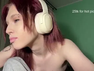 KarriMcinroy  live sex cam