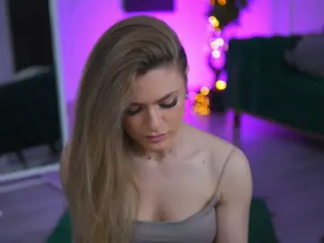 NayaQuinn  live sex cam