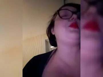 ViktoryDimond  live sex cam