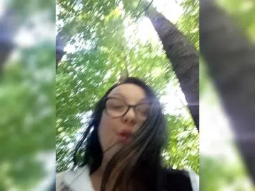 ViktoryDimond  live sex cam