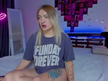 MikkiShows  live sex cam