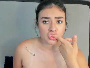 MiaFoxmml  live sex cam