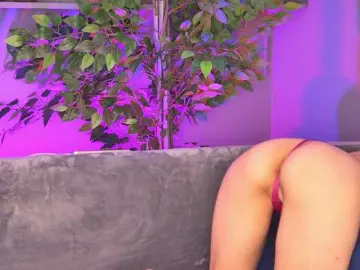 Ninna-Velvet  live sex cam