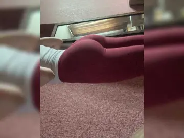 Kissiq  live sex cam