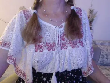 GoodSnowQueen  live sex cam