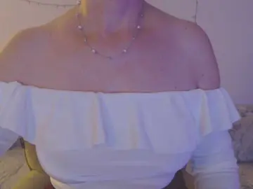 GoodSnowQueen  live sex cam