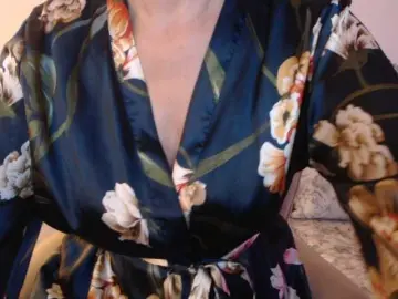 GoodSnowQueen  live sex cam