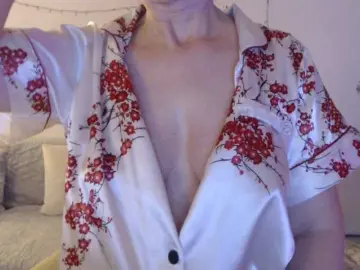 GoodSnowQueen  live sex cam