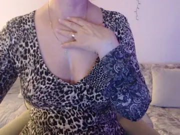 GoodSnowQueen  live sex cam