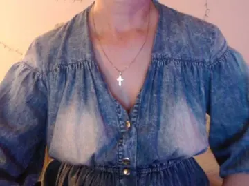 GoodSnowQueen  live sex cam