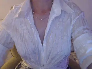 GoodSnowQueen  live sex cam