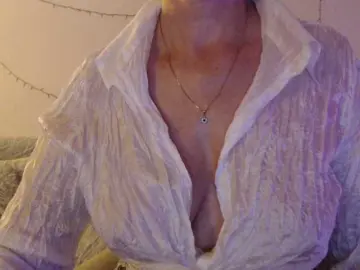 GoodSnowQueen  live sex cam