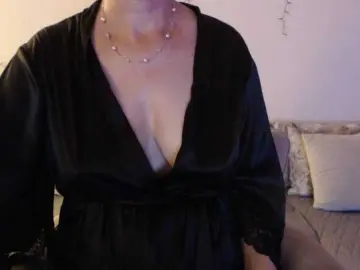 GoodSnowQueen  live sex cam