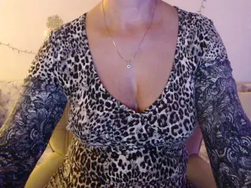 GoodSnowQueen  live sex cam
