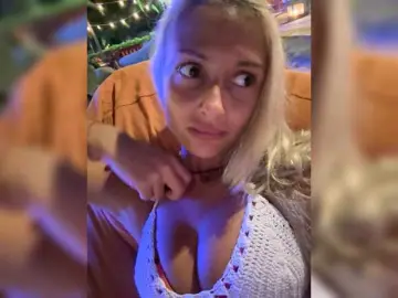 KiraWhite  live sex cam