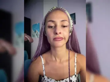 KiraWhite  live sex cam