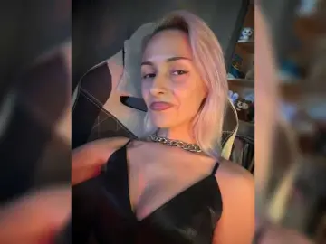 KiraWhite  live sex cam
