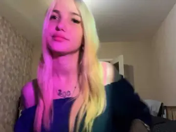 SuzanneGran  live sex cam