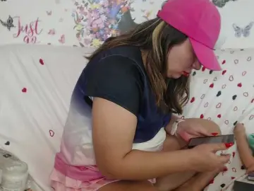Sissypussy1  live sex cam