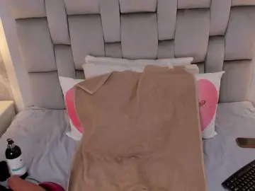 Dixie7  live sex cam