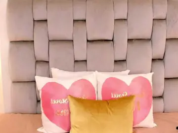 Dixie7  live sex cam