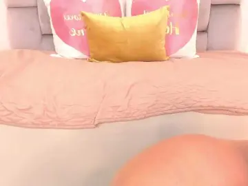 Dixie7  live sex cam