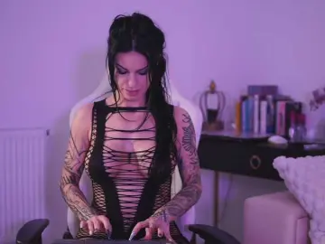 GiaInked  live sex cam