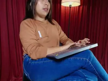Sharlotte-1  live sex cam