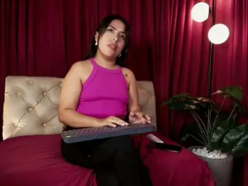 Sharlotte-1  live sex cam