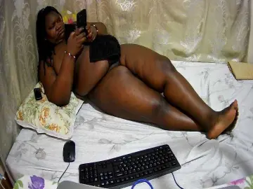 Chubby-pritty  live sex cam