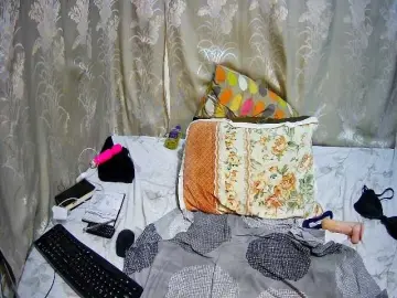 Chubby-pritty  live sex cam