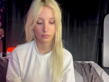 Fluffiebaby  live sex cam